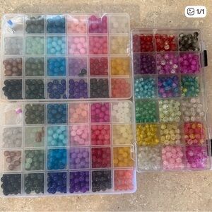 🫶🏻 Colorful Beads in  Organizers